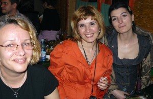 Oana Pavelescu (în stânga), împreună cu Anca Nicoleanu şi Steluţa Voica